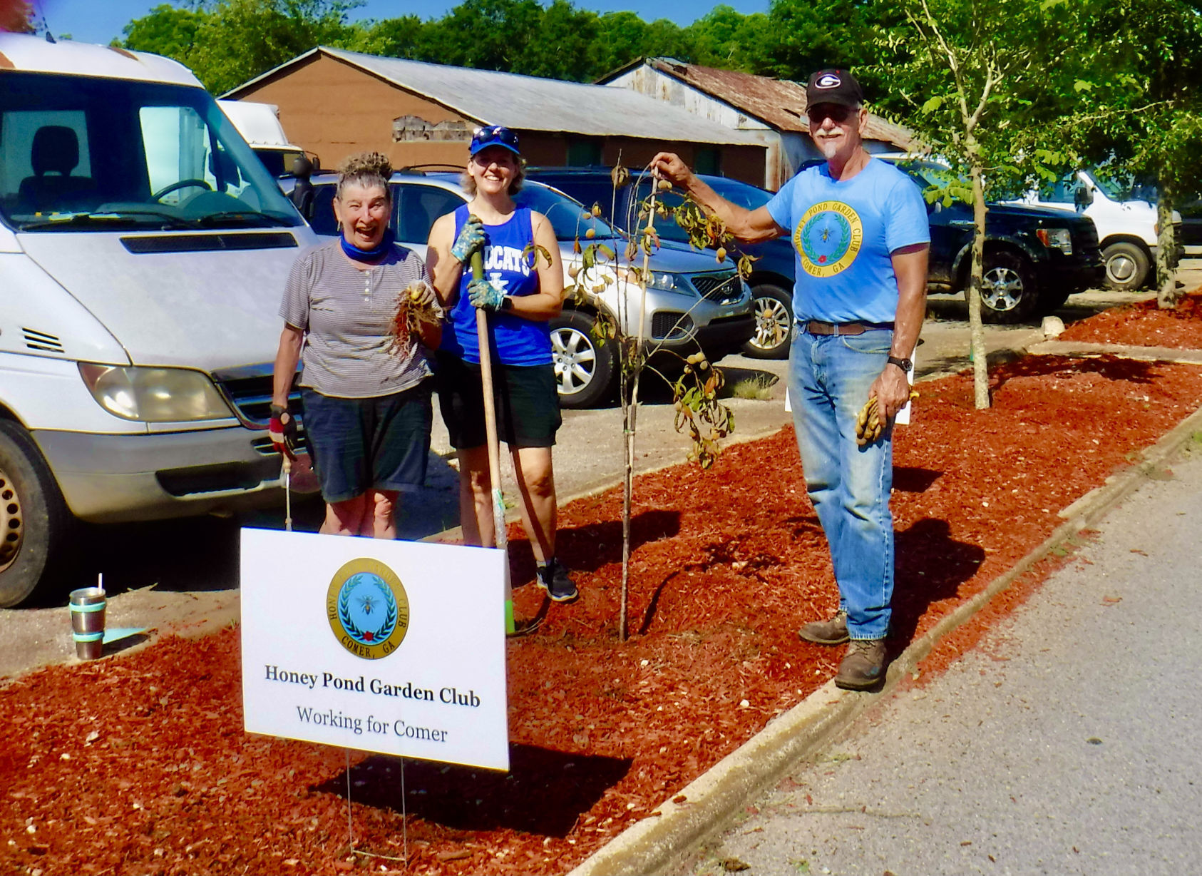 Honey Pond Garden Club holds a work day
